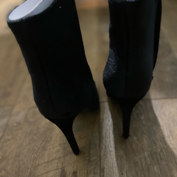 Just Fab Black Velvet Ankle Booties Women’s Size 6 - Picture 2 of 5